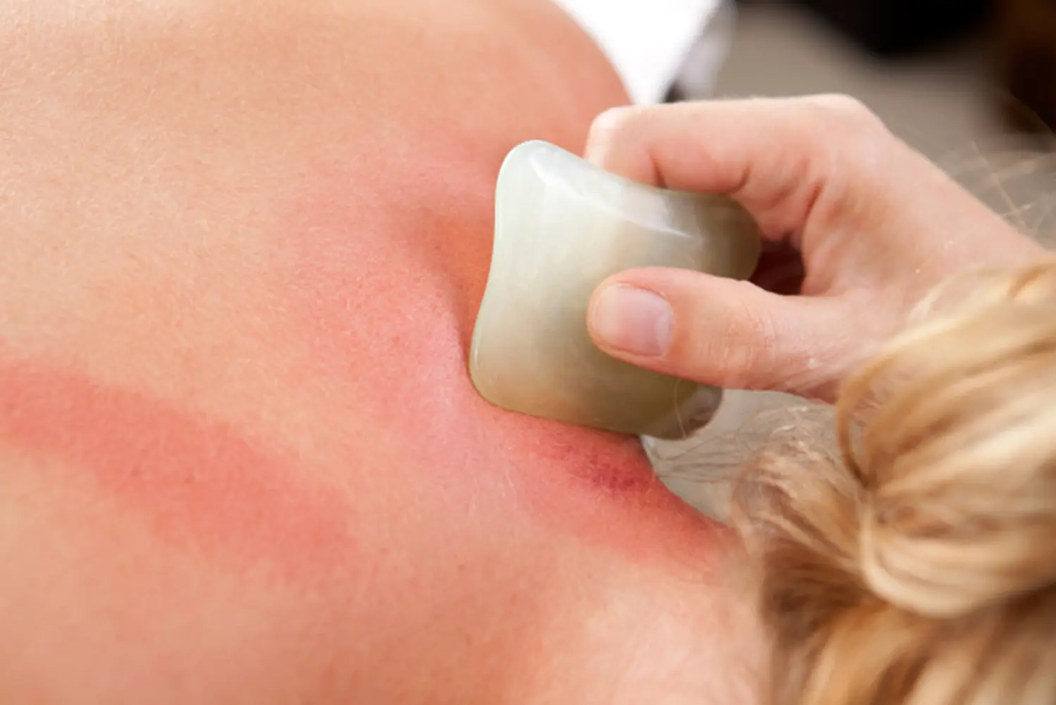 Annette Jonas, Gua-Sha-Stein-Nackenmassage